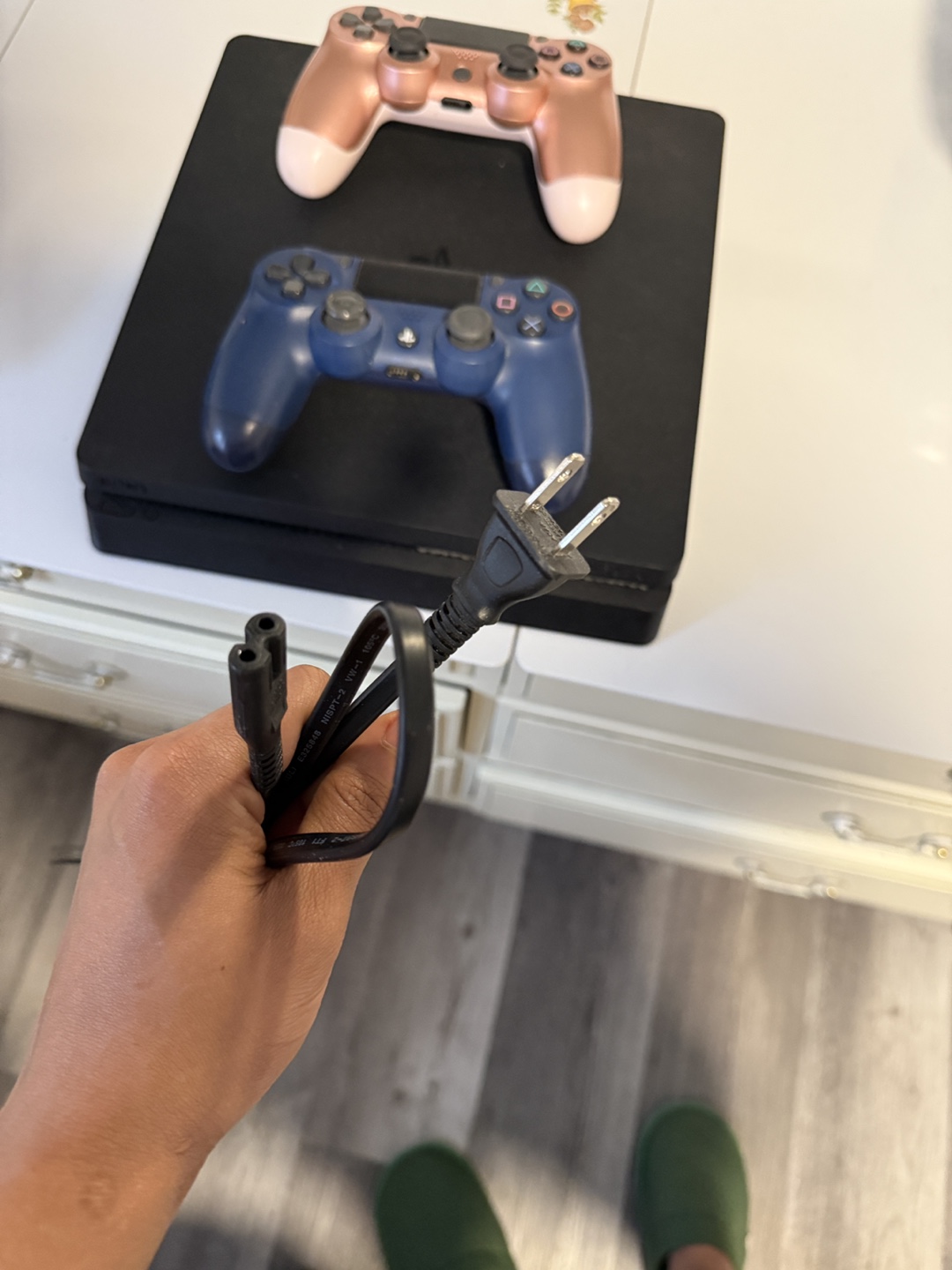 PS4 Slim Console, 2 Controllers, 5 Games & Cables - photo 3