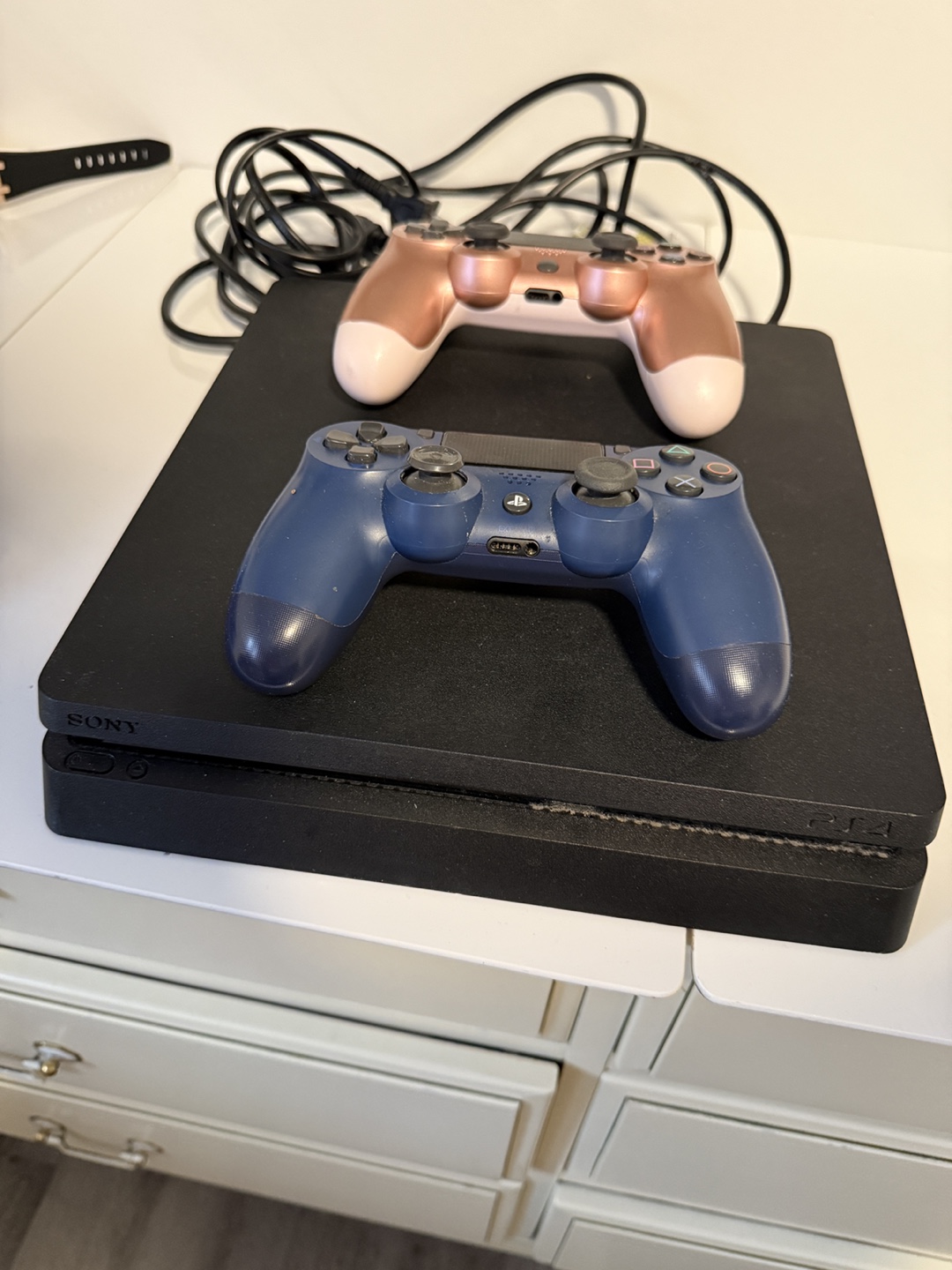 PS4 Slim Console, 2 Controllers, 5 Games & Cables - photo 5