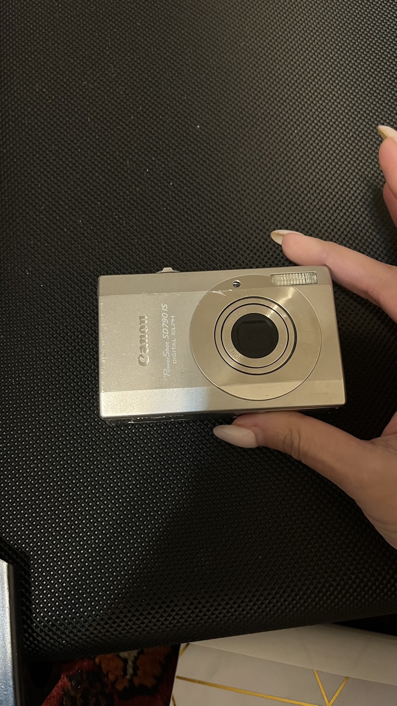 Canon PowerShot SD790 IS Digital Camera with Charger & SD Card