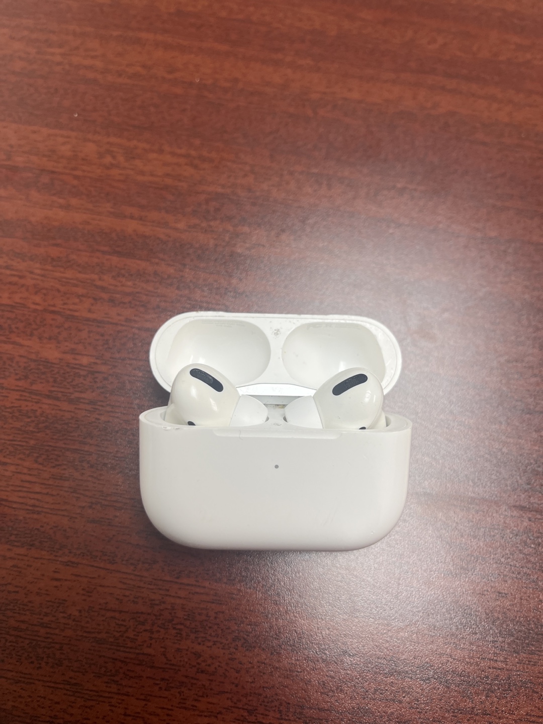 Apple AirPods Pro (2nd Generation) Charging Case & Earbuds