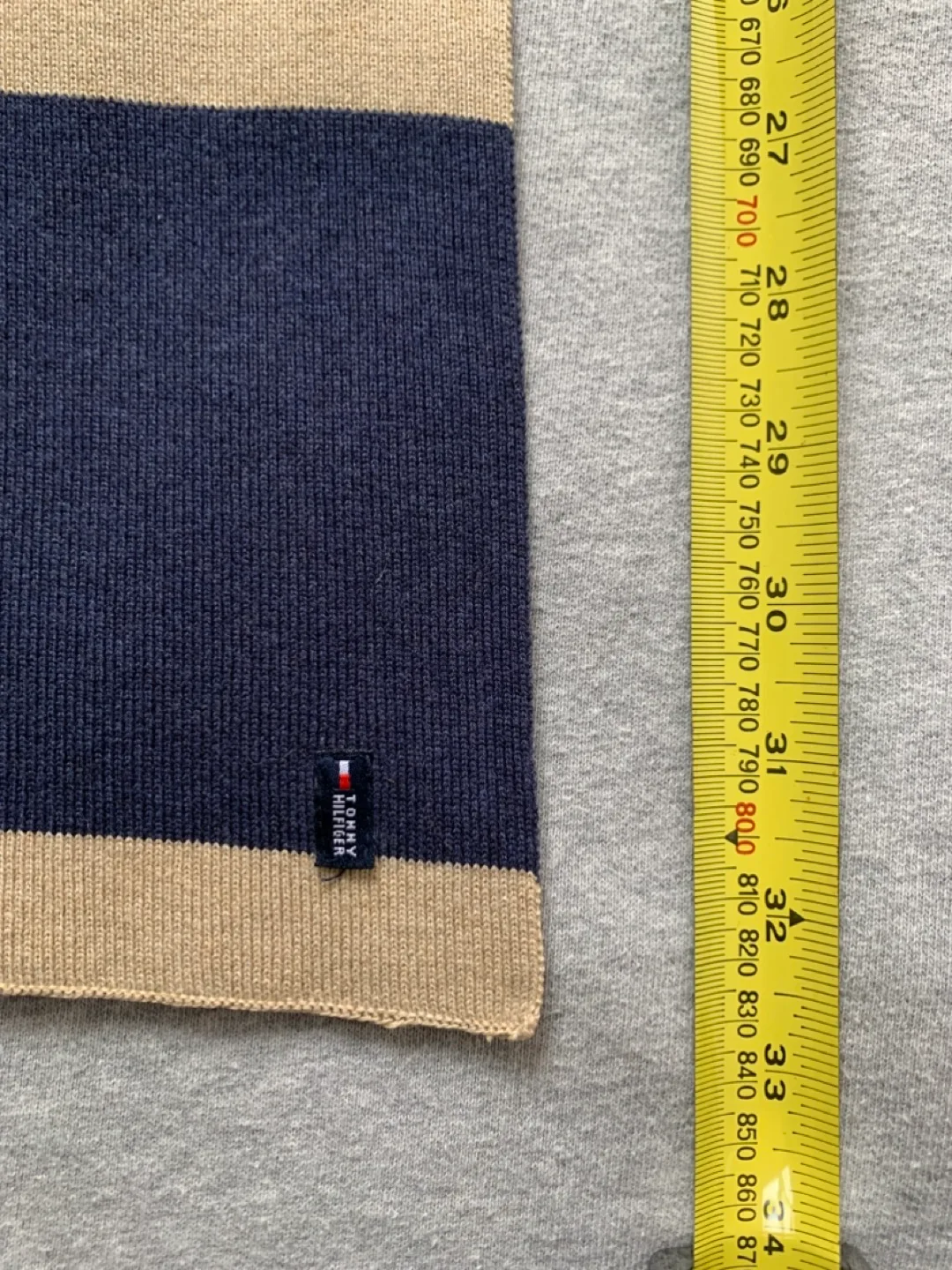 Scarves of various length, composition, textile and style. image indicator(3)