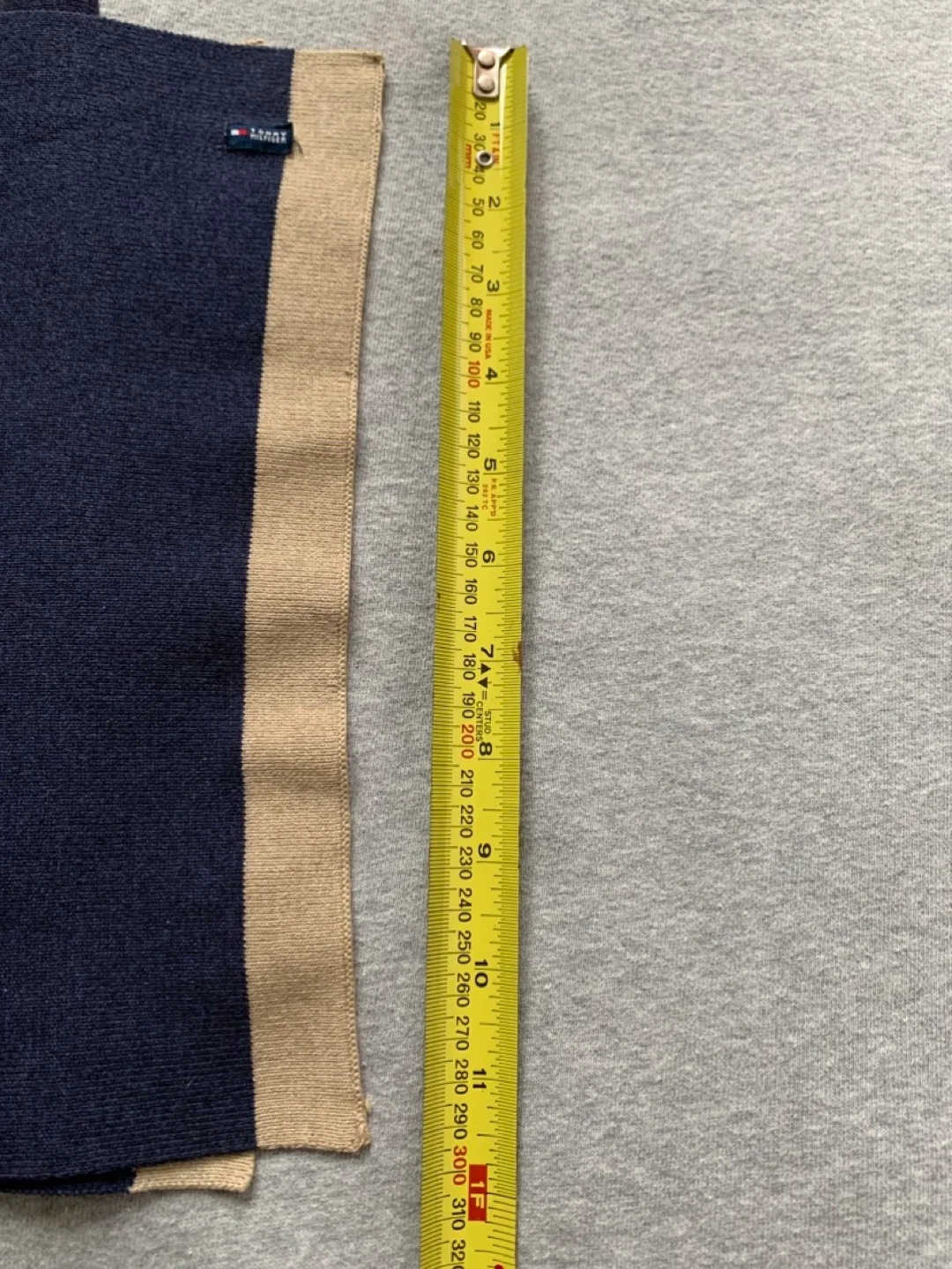 Scarves of various length, composition, textile and style. image indicator(5)