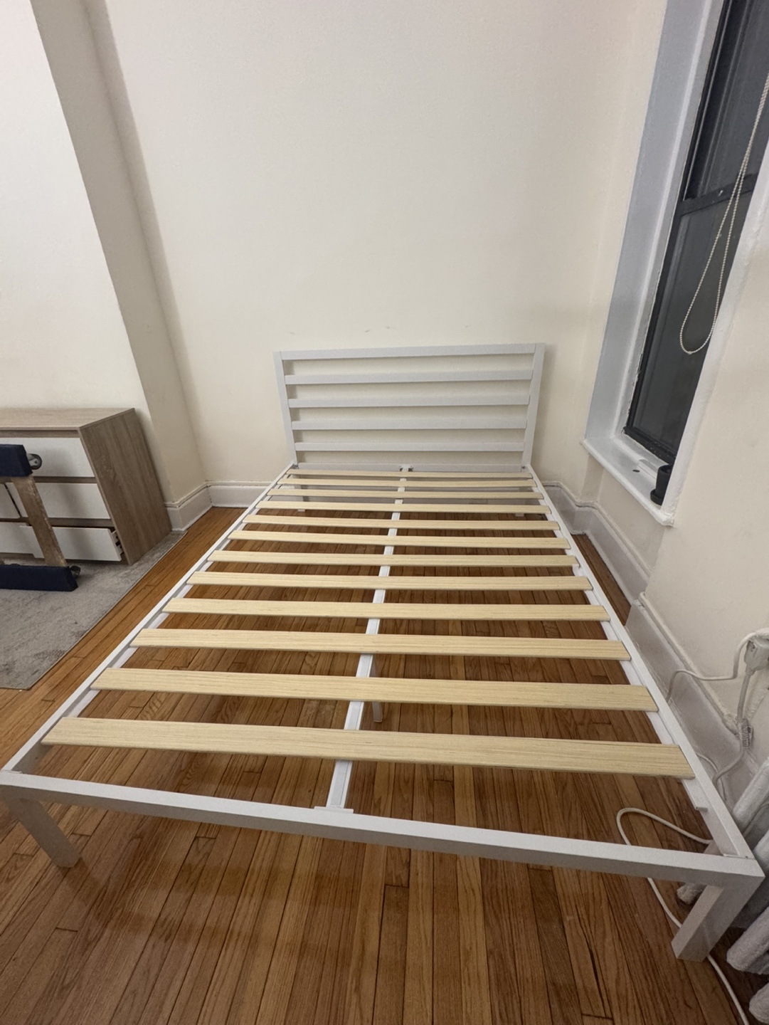Free delivery White Metal queen -Size Bed Frame