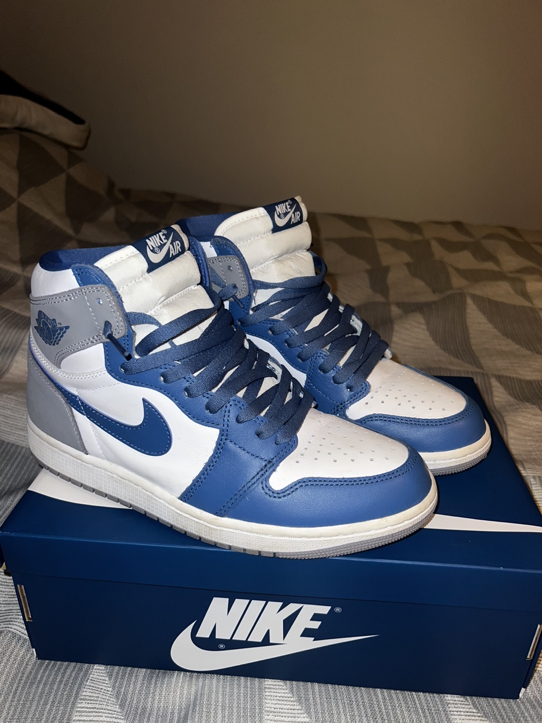 Jordan 1 True blue