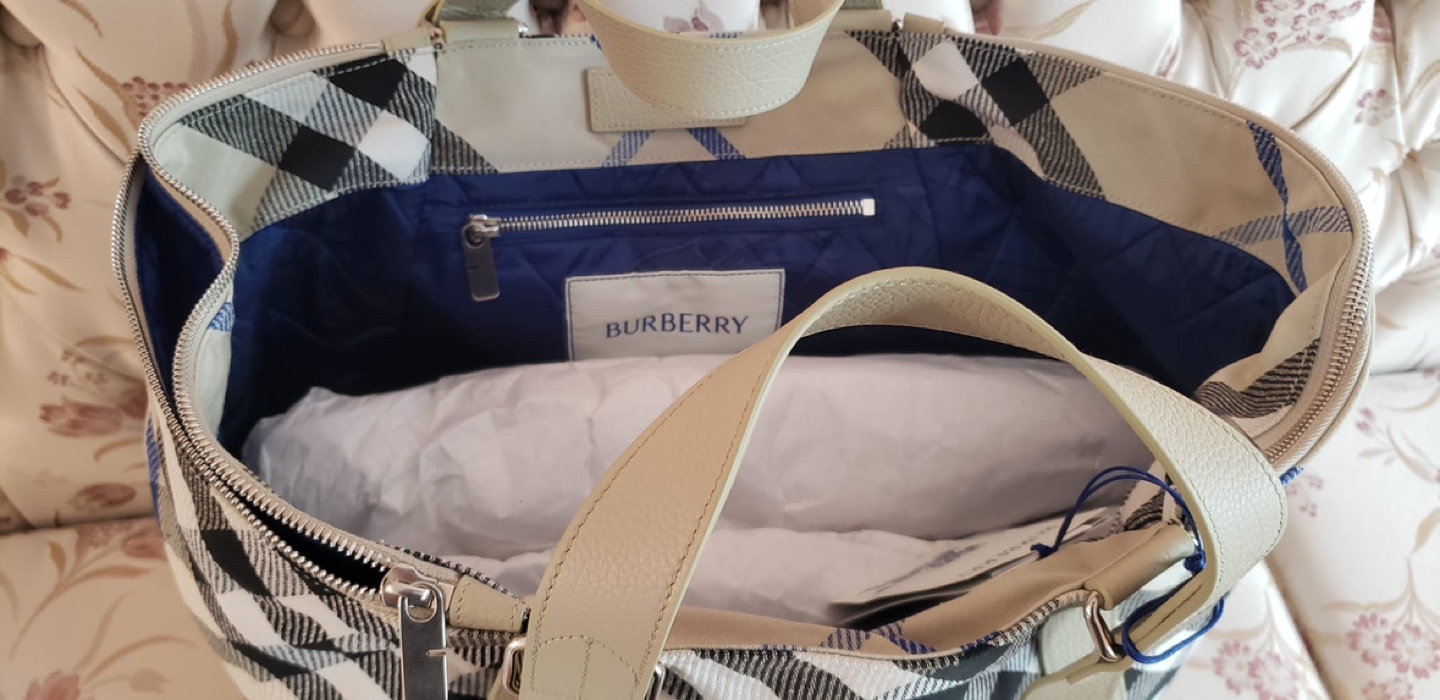 Authentic Burberry Handbag - photo 4