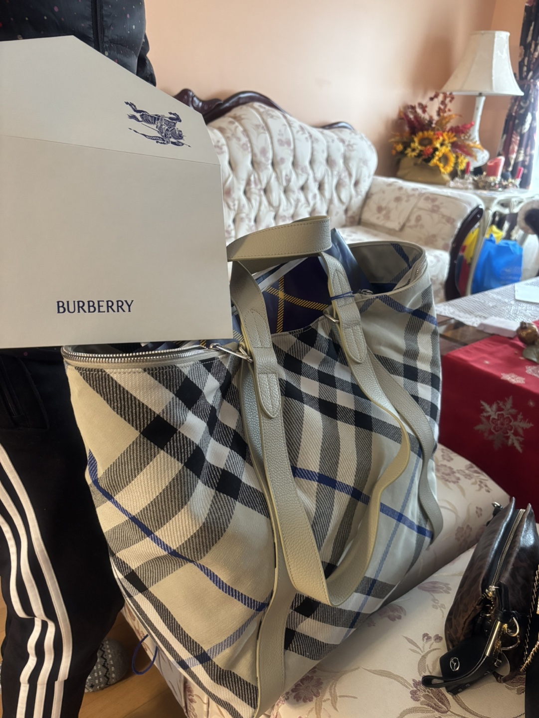 Authentic Burberry Handbag - photo 5