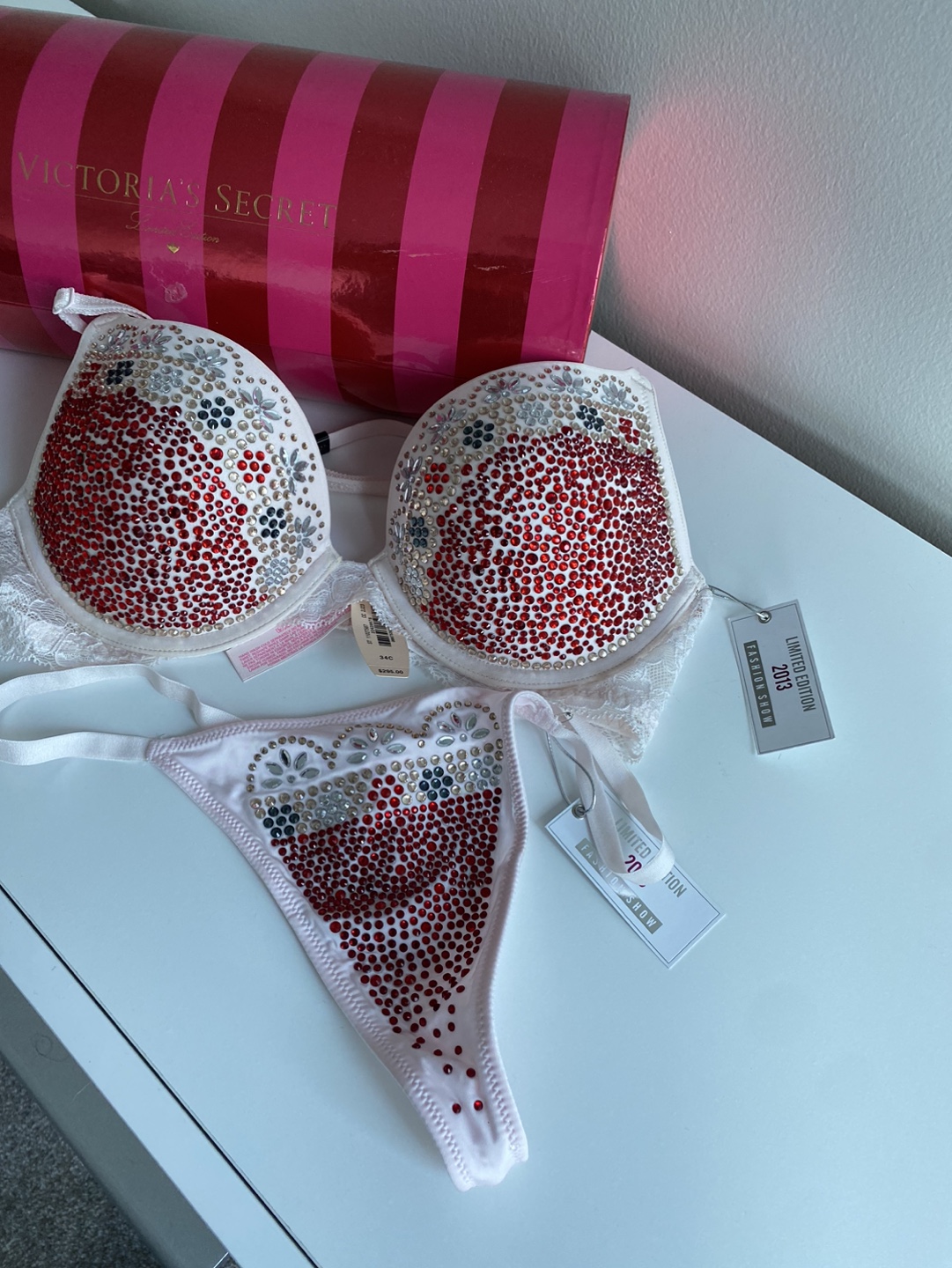 Victoria's Secret 2013 Fashion Show Bra and Panty Set - photo 4