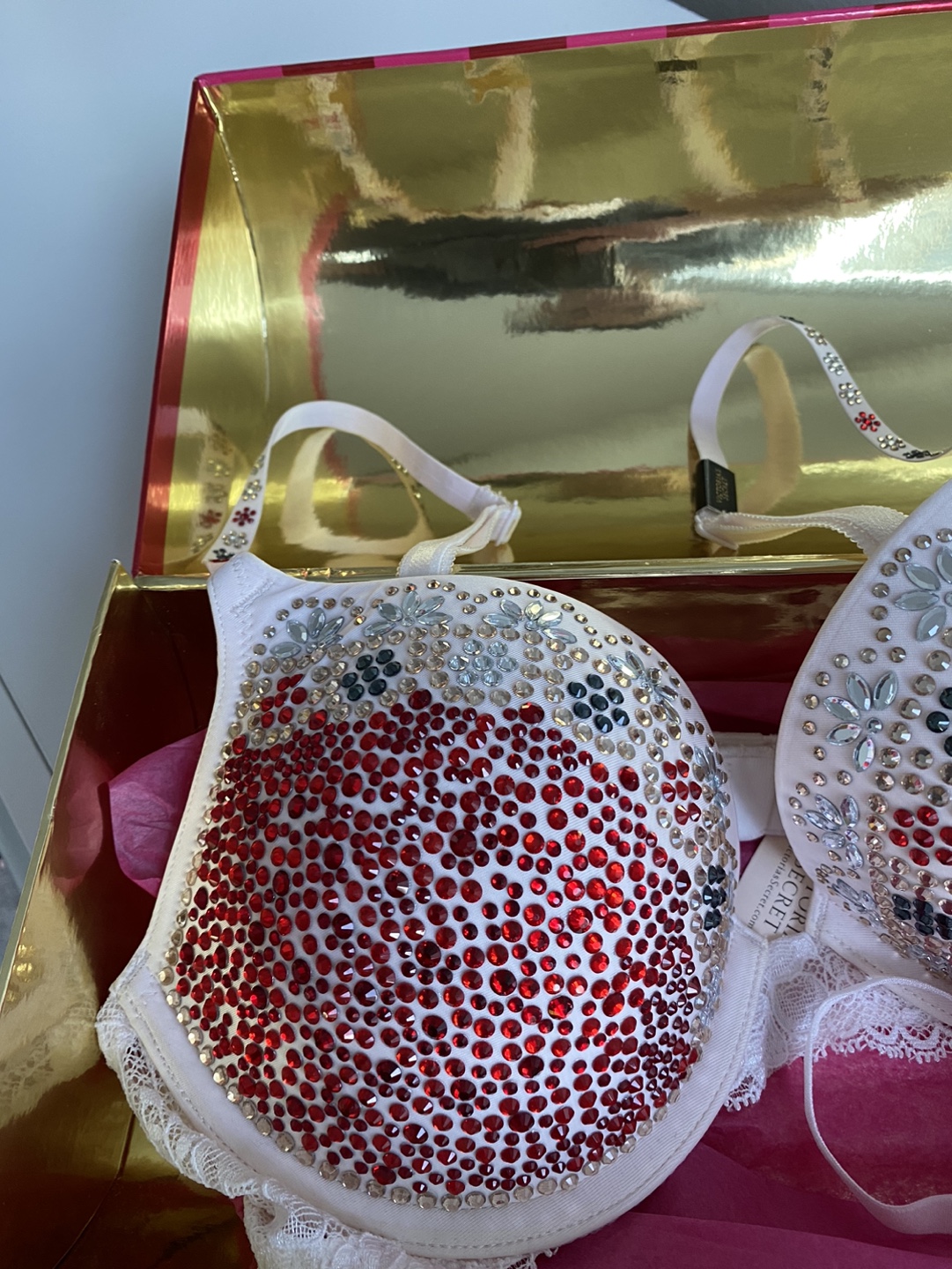 Victoria's Secret 2013 Fashion Show Bra and Panty Set - photo 2