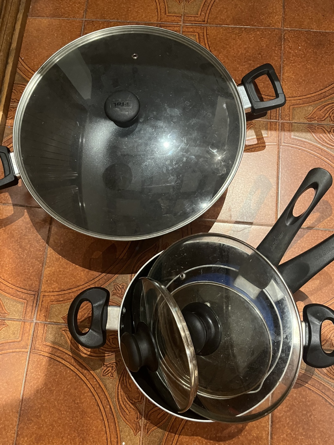 Set of pots & wok