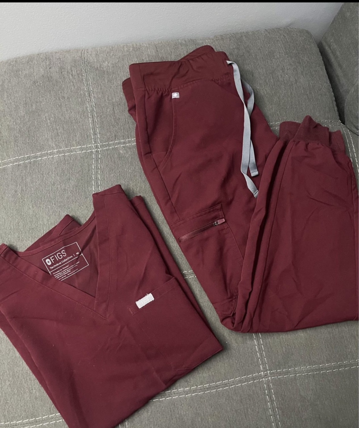 FIGS Scrub Set - Burgundy - Size M - photo 2