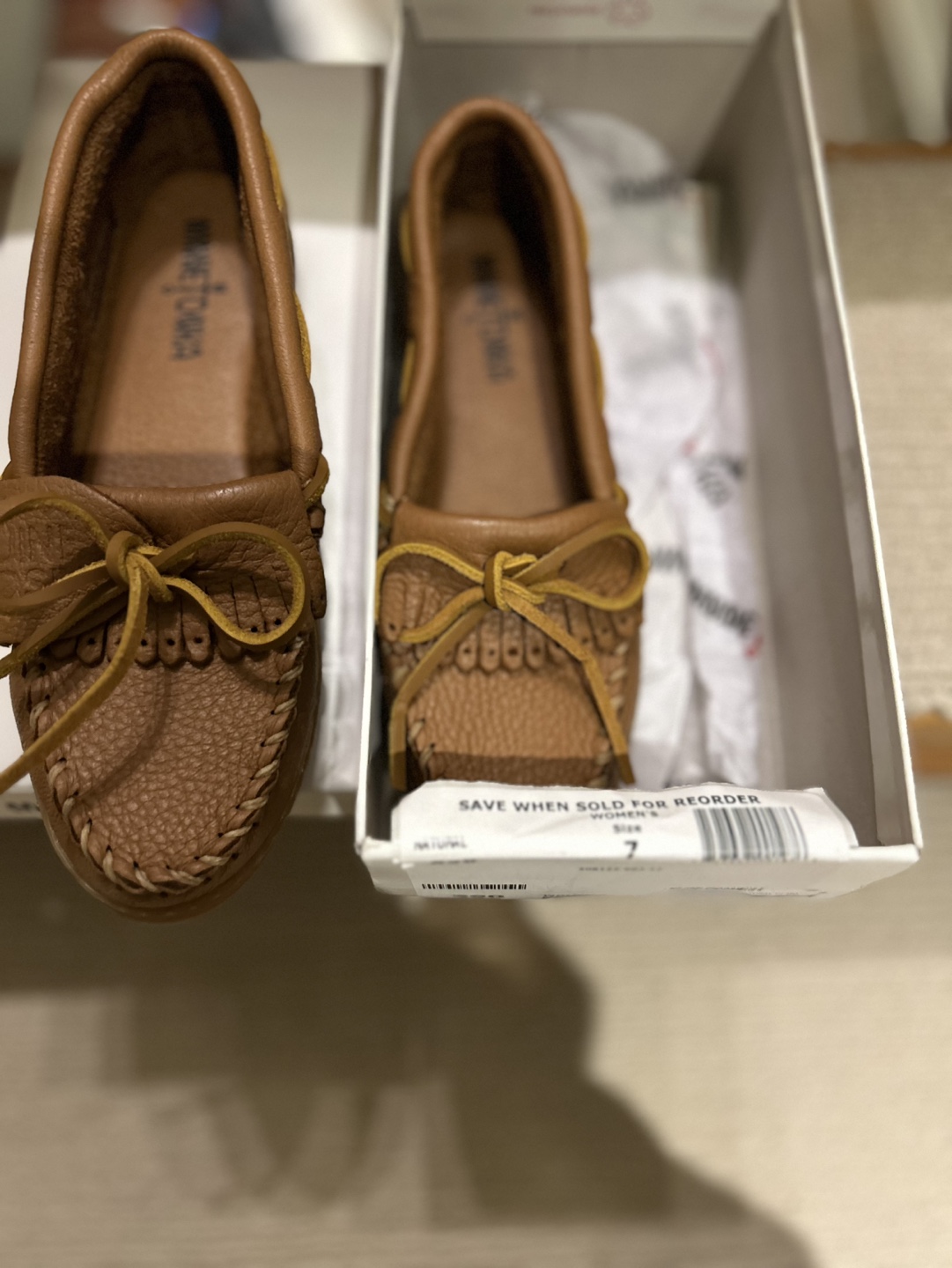 NEW - Minnetonka Women's Moose-hide Moccasins - Size 7 - photo 3