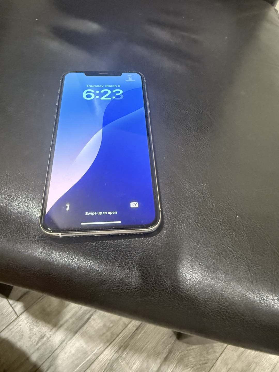 iPhone 11 Pro  Max- Silver - Used - photo 2