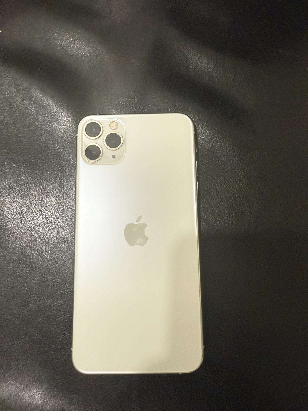 iPhone 11 Pro  Max- Silver - Used - photo 5