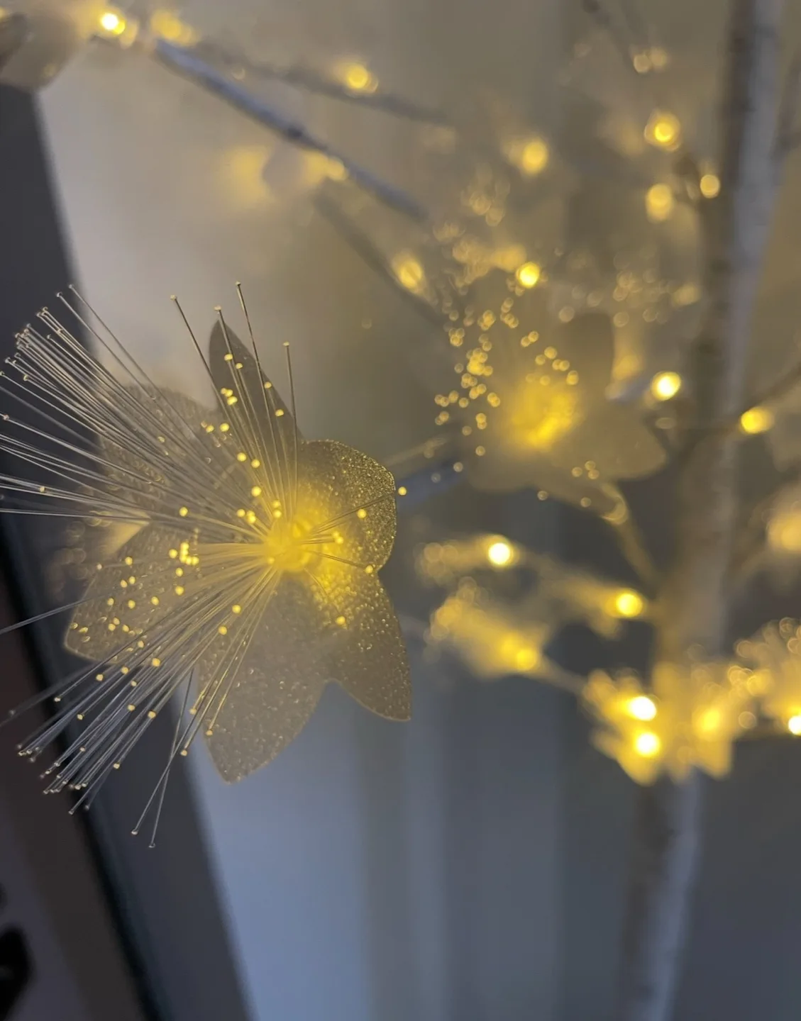 White plastic Optic LED Tree Light 🧡 image indicator(3)