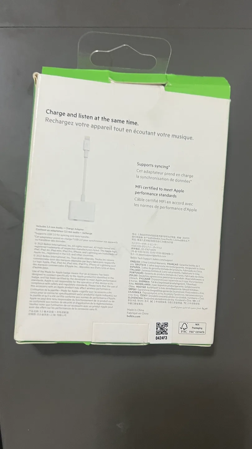 Belkin 3.5mm Audio + Lightning Charge Adapter - White image indicator(3)