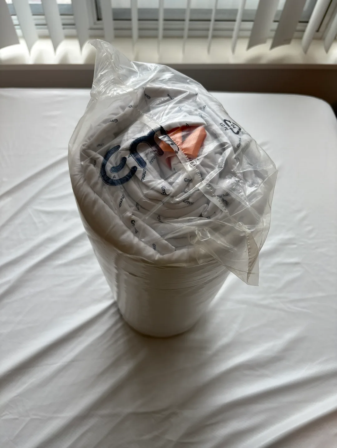 Emma Cloud Duvet – Twin Size | 100% New & Unopened image indicator(2)