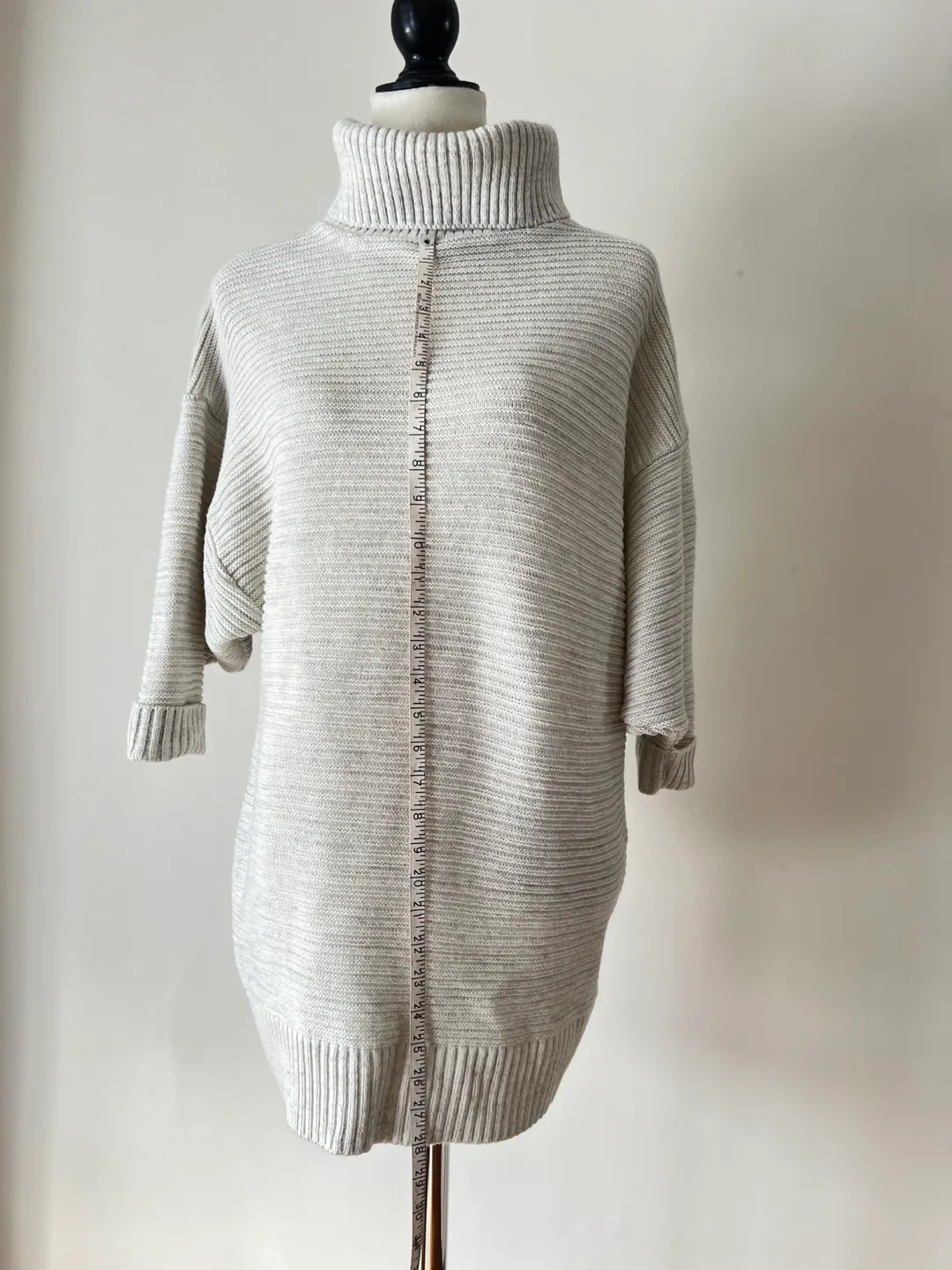 Cream-coloured Turtleneck Sweater image indicator(4)