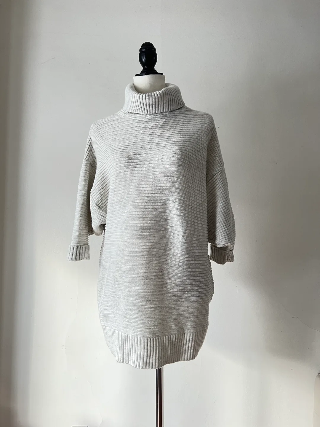 Cream-coloured Turtleneck Sweater image indicator(2)