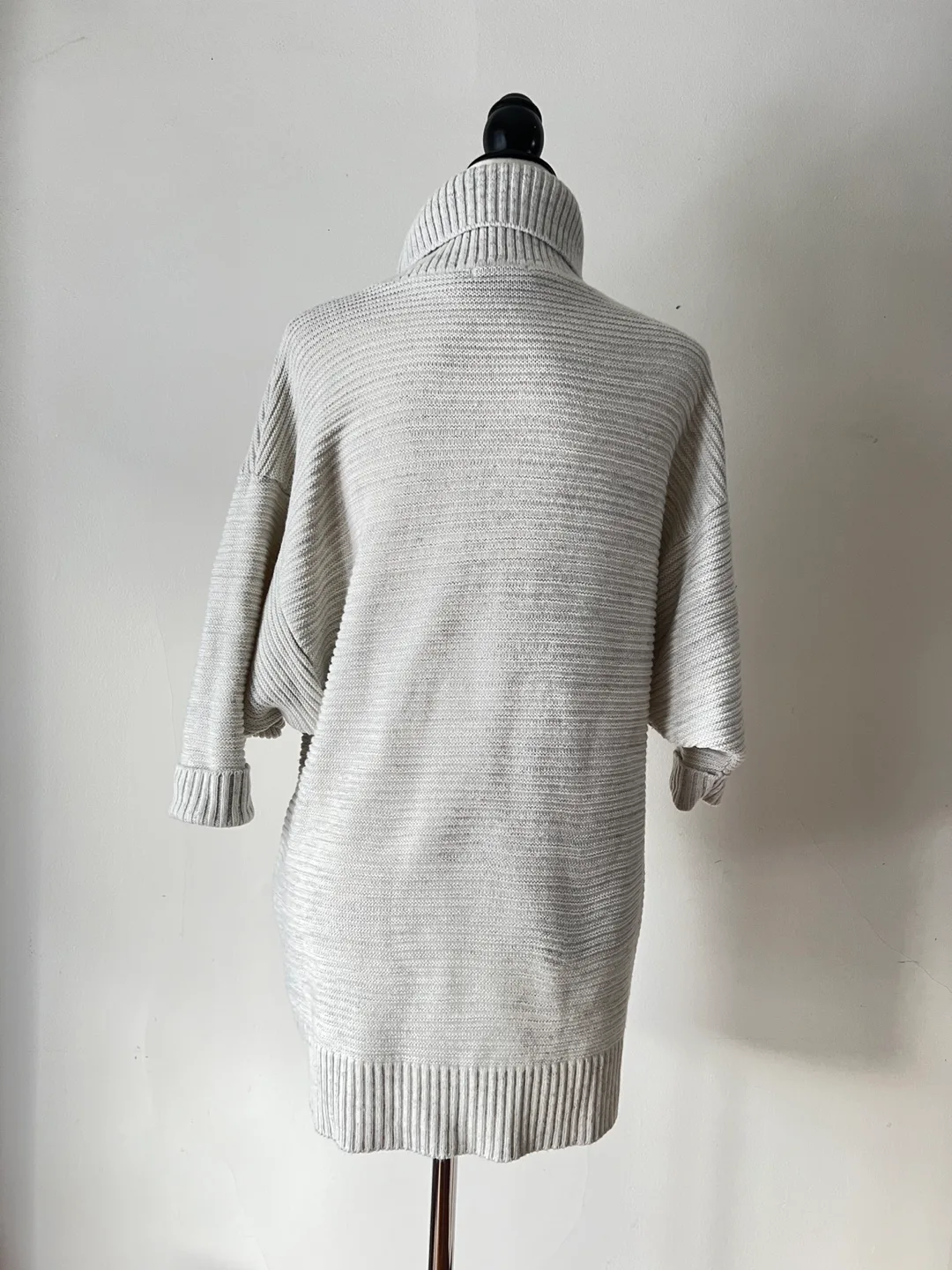 Cream-coloured Turtleneck Sweater image indicator(5)