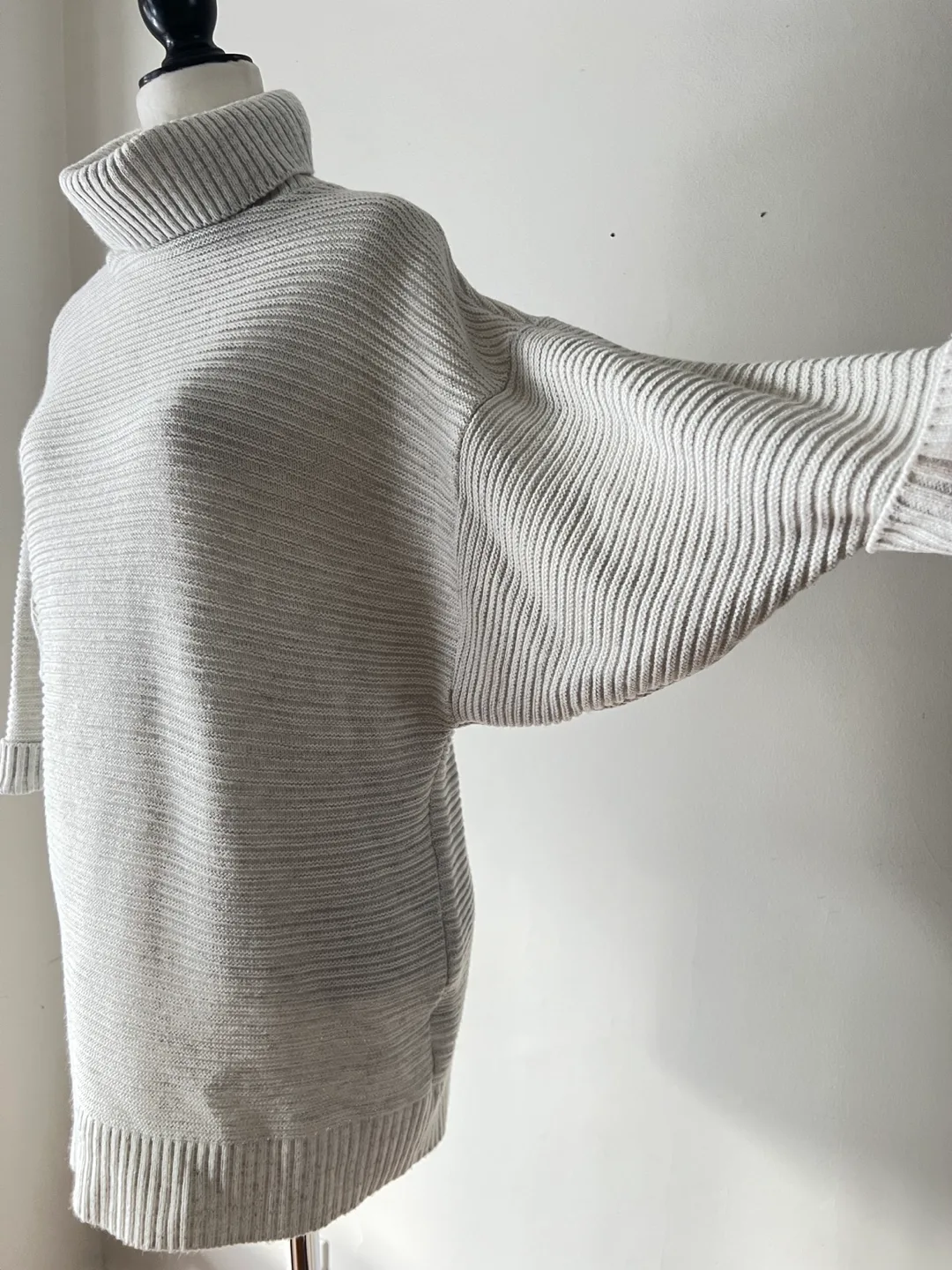 Cream-coloured Turtleneck Sweater image indicator(3)