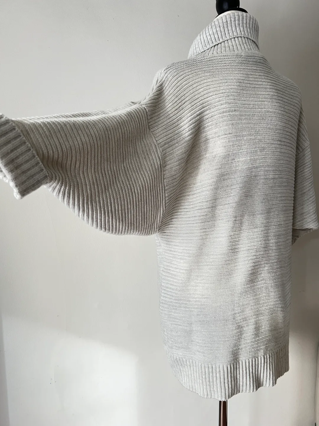 Cream-coloured Turtleneck Sweater image indicator(6)