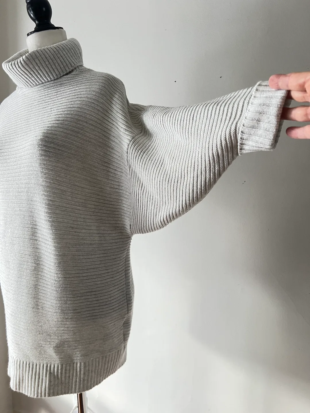 Cream-coloured Turtleneck Sweater image indicator(7)