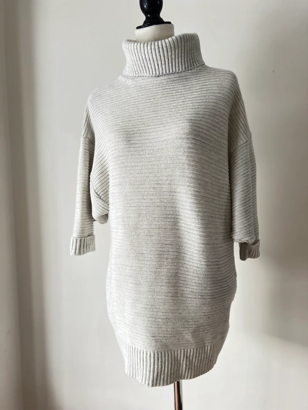 Cream-coloured Turtleneck Sweater image indicator(8)