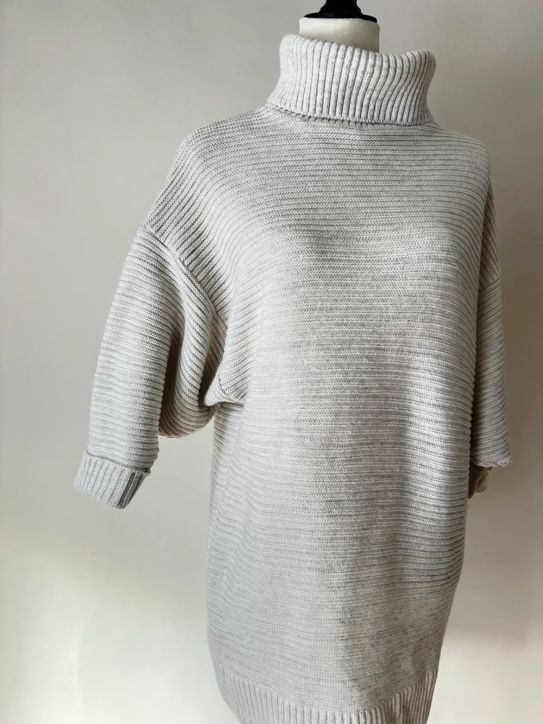 Cream-coloured Turtleneck Sweater image indicator(10)