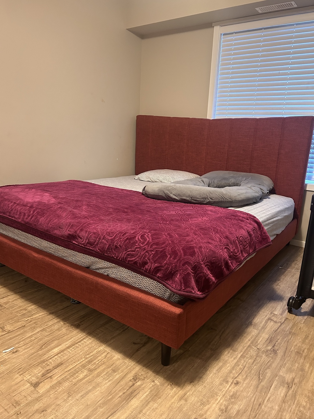 King Size Upholstered Bed Frame🧡 - photo 2