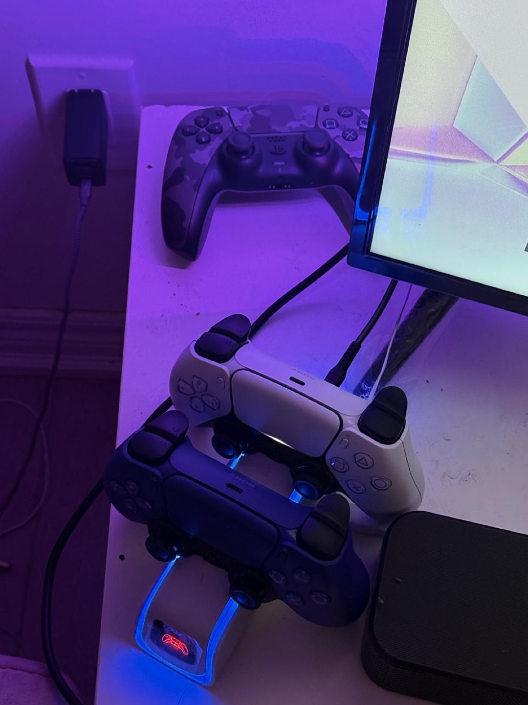 PlayStation 5 Console Bundle Games and 3 Controllers Included! - photo 2