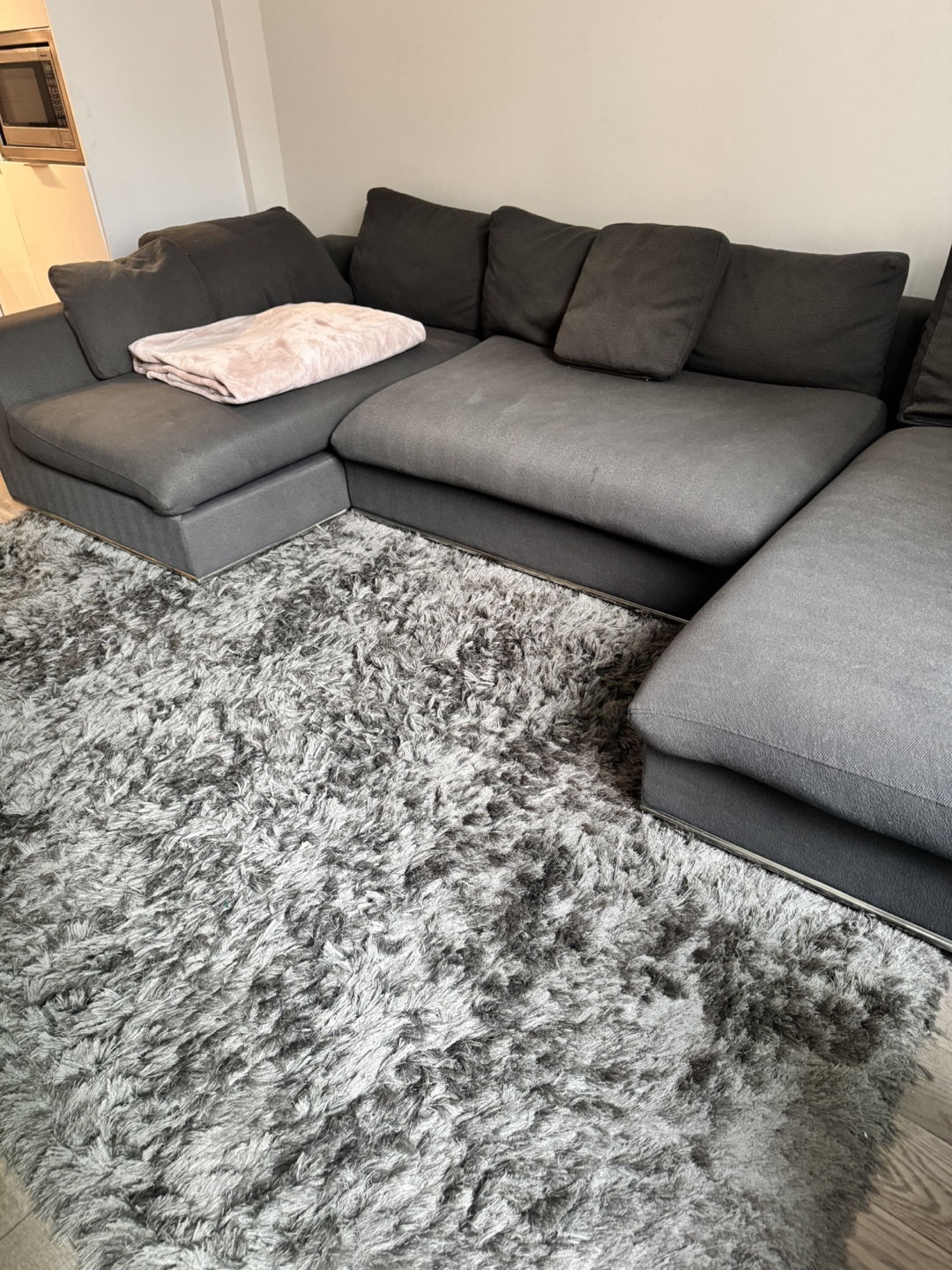 Rug & Large Grey Sectional Sofa - photo 3