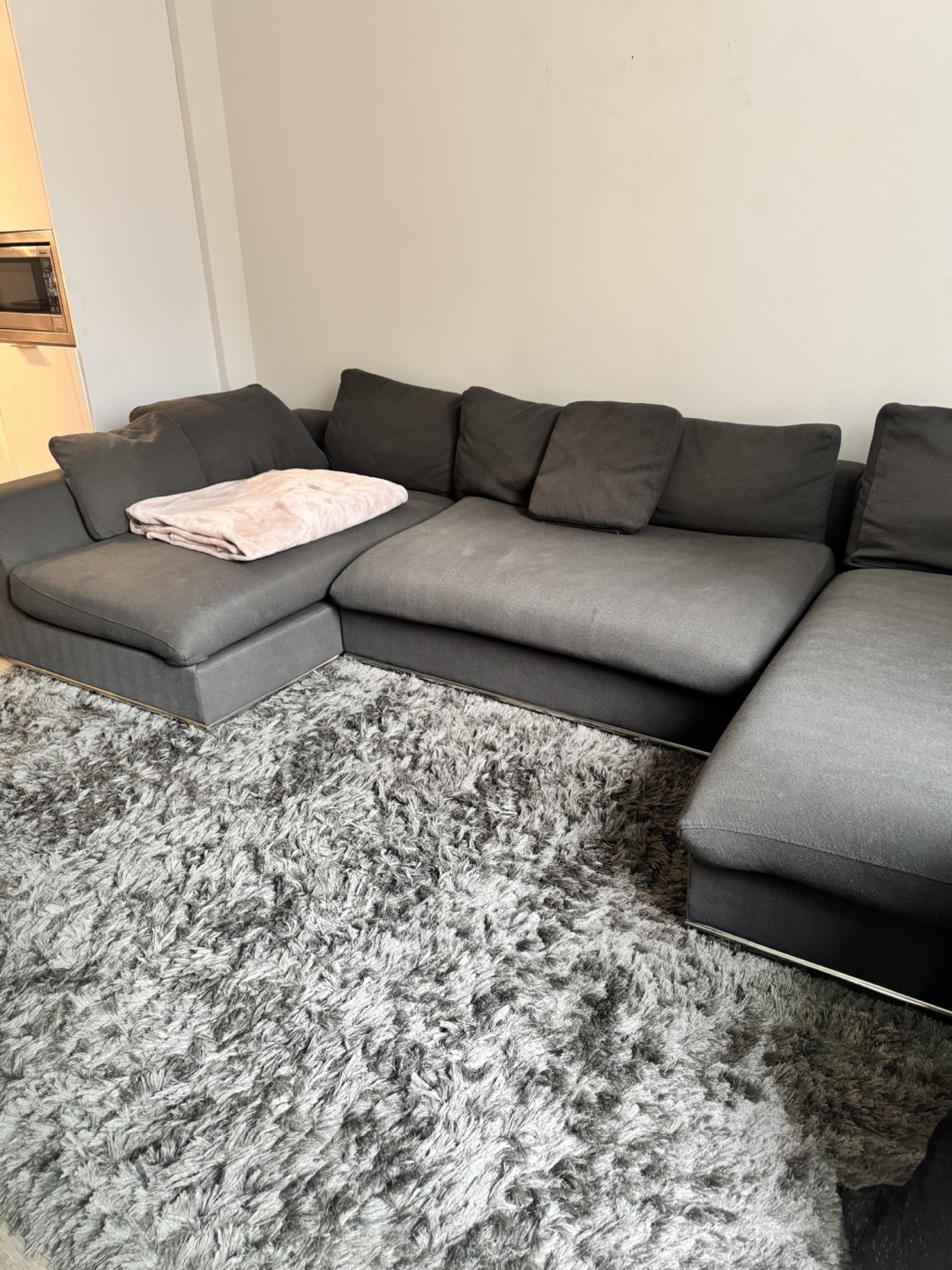 Rug & Large Grey Sectional Sofa - photo 4