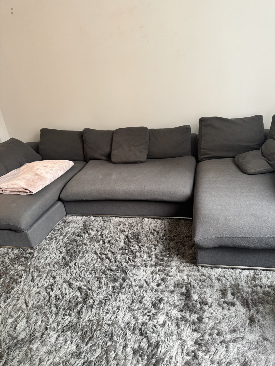 Rug & Large Grey Sectional Sofa - photo 2