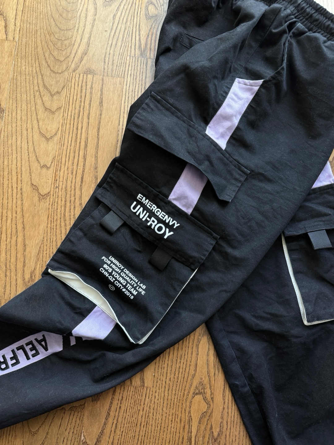 Aelfric Eden Cargo Pants - Size Small - photo 3