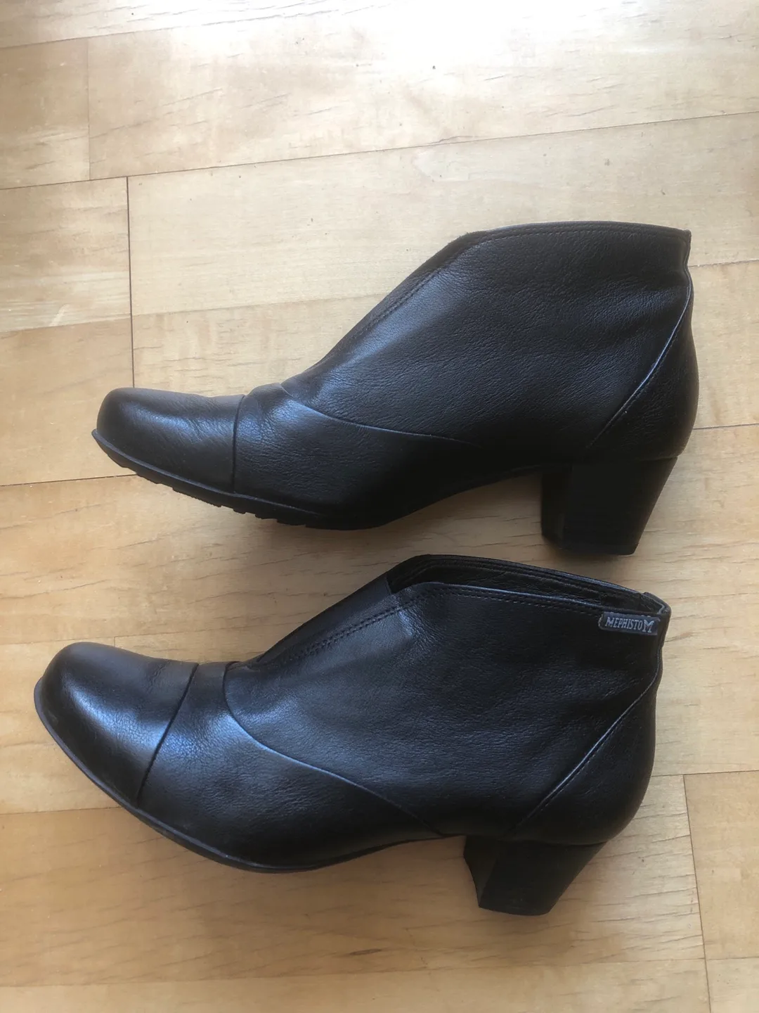 Mephisto Black Leather Ankle Boots Size 6 thumbnail