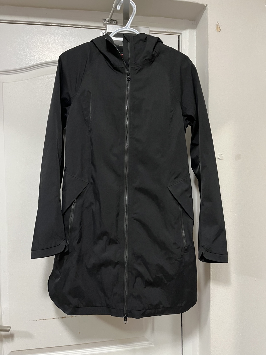 Lulu 🍋 Black Rain Jacket Size 8