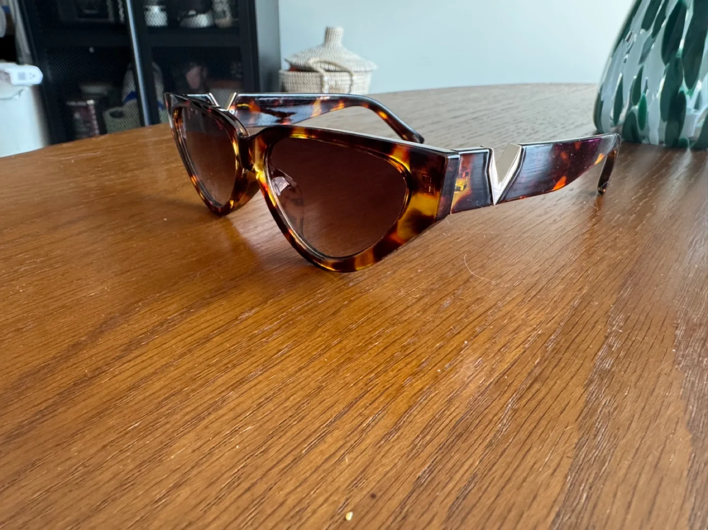 Tortoiseshell Cat Eye Sunglasses image indicator(2)