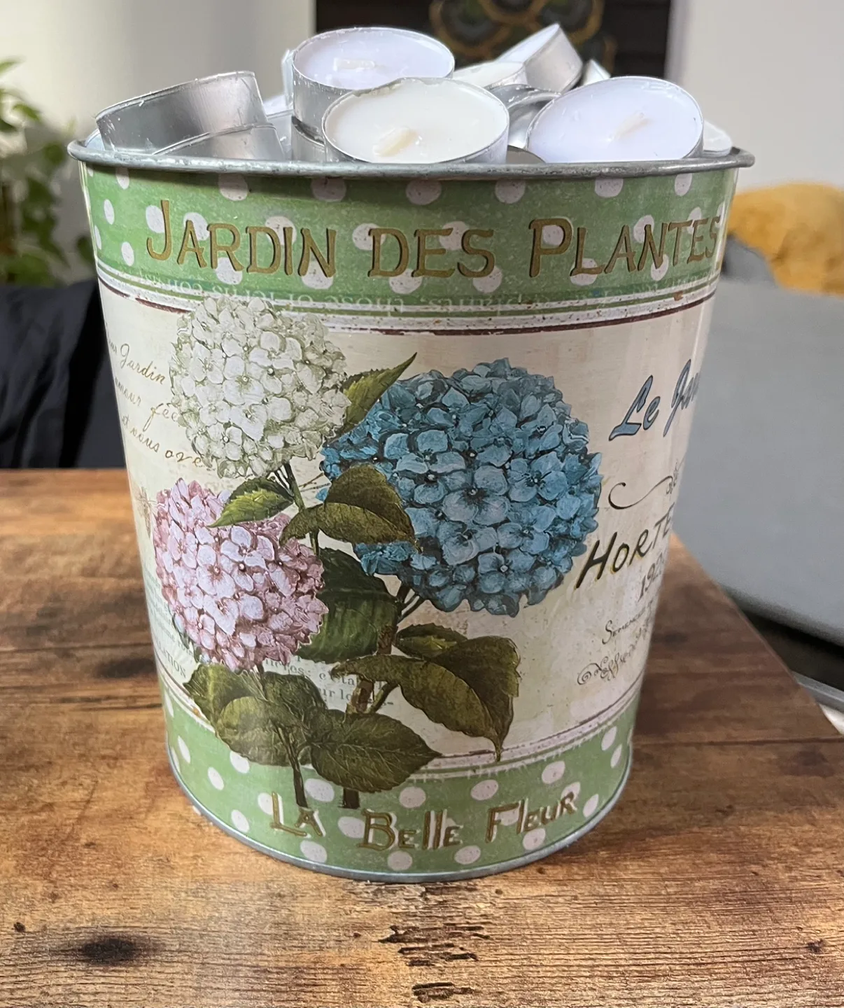 Bulk Tea Lights in Metal Pail image indicator(2)