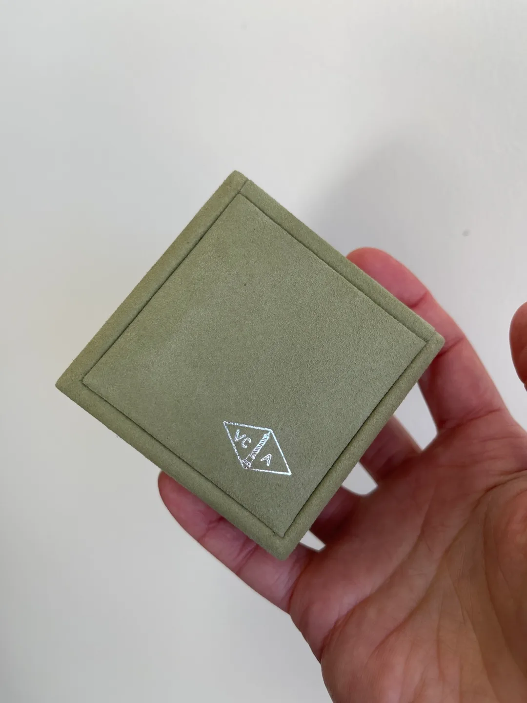 Van Cleef & Arpels Necklace Box image indicator(6)