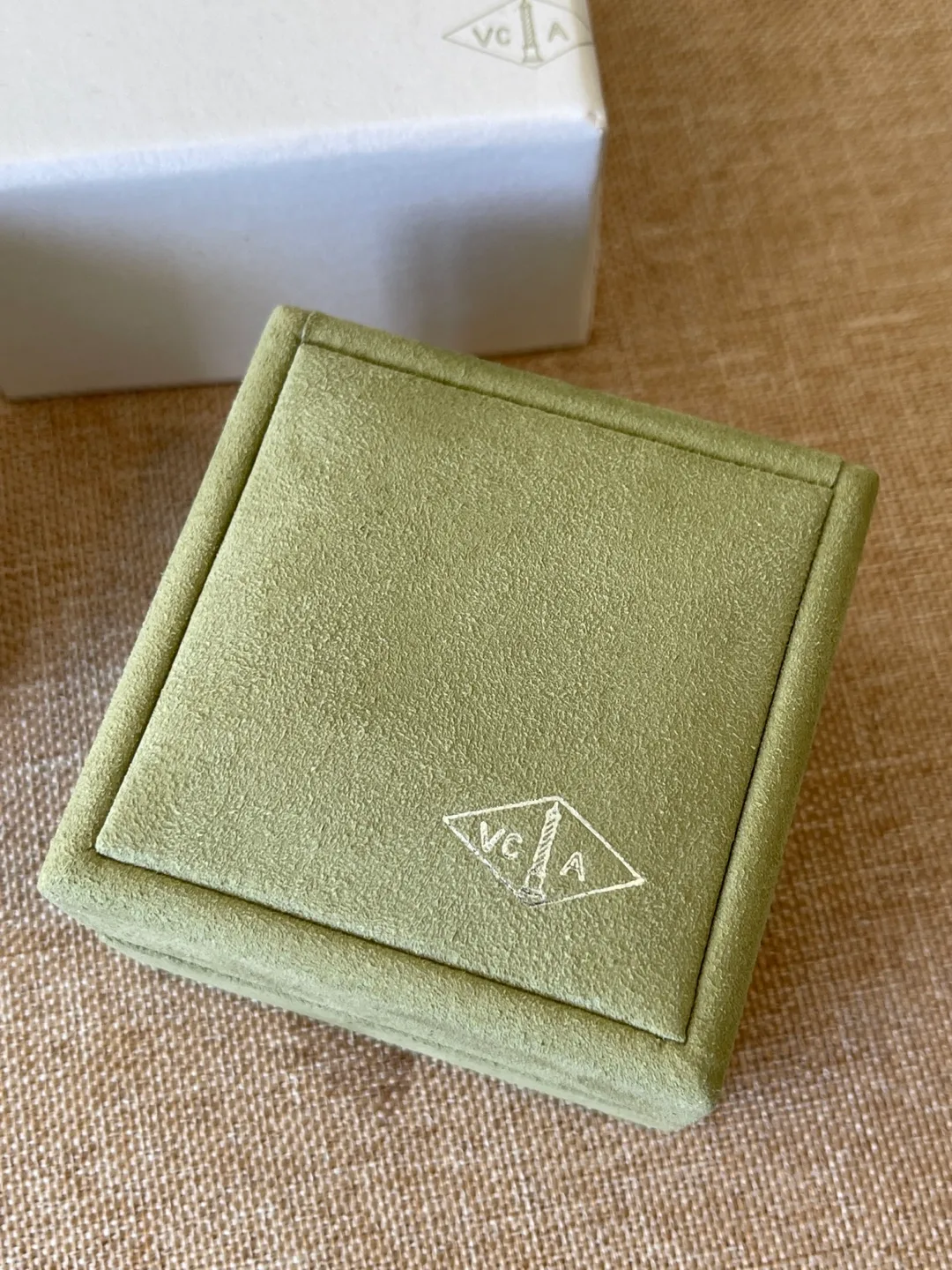 Van Cleef & Arpels Necklace Box image indicator(5)