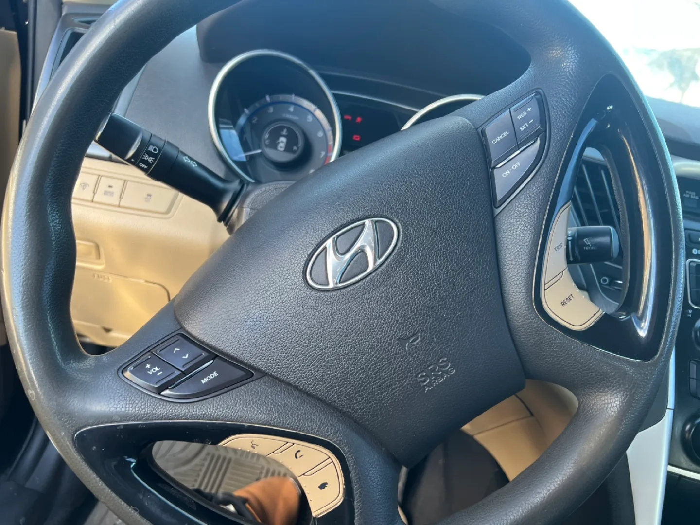 2011 Hyundai Sonata - Black - Used image indicator(6)