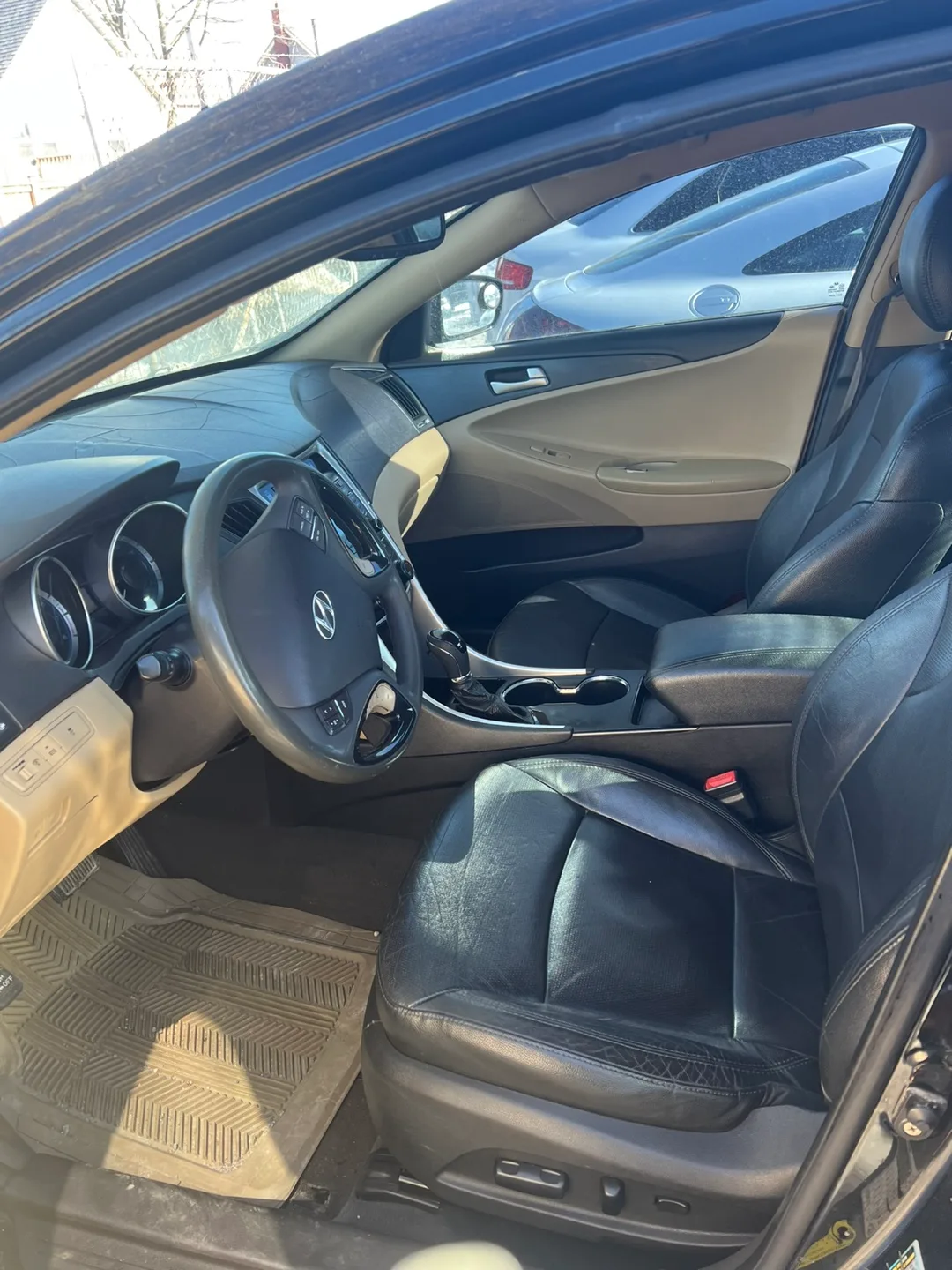 2011 Hyundai Sonata - Black - Used image indicator(3)