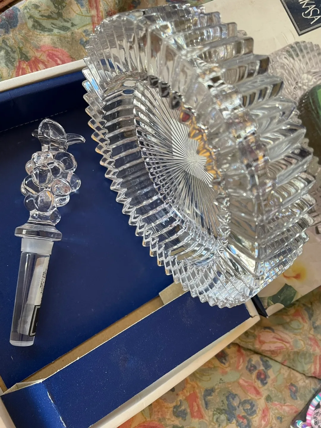 Mikasa Crystal Wine Bottle Stopper and Coaster Set image indicator(2)