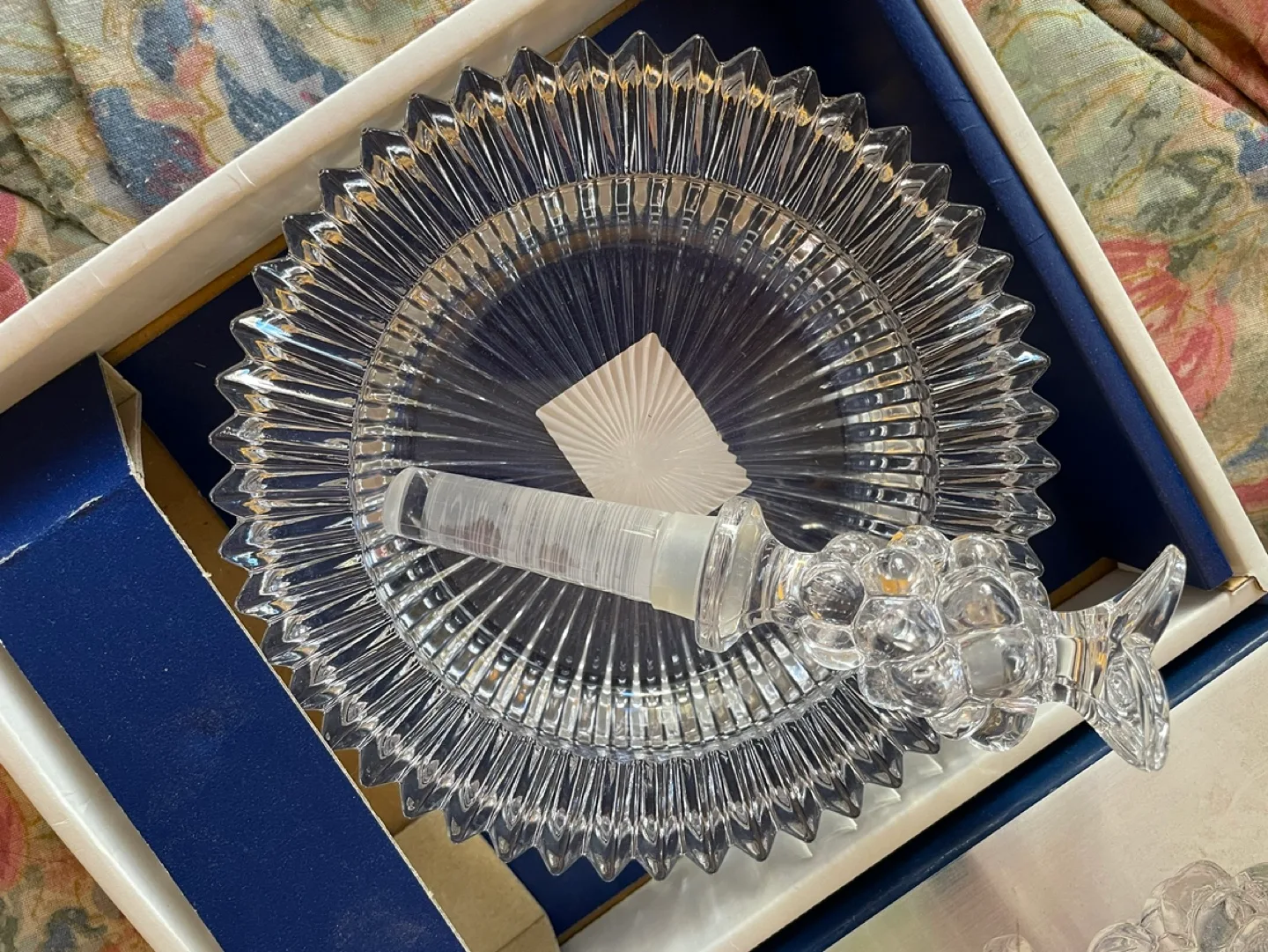 Mikasa Crystal Wine Bottle Stopper and Coaster Set image indicator(7)