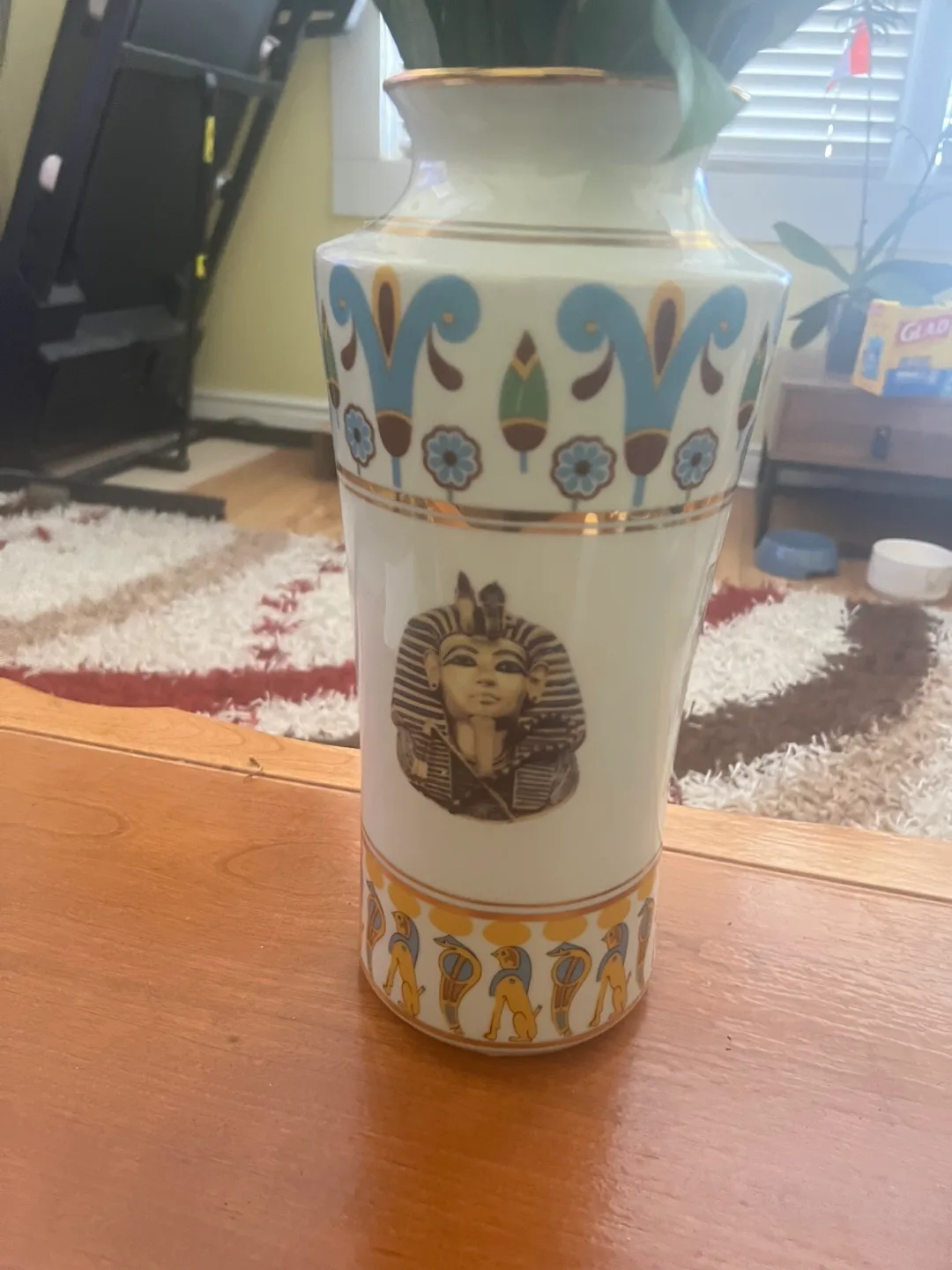 Elegant Egyptian-themed porcelain vase image indicator(2)