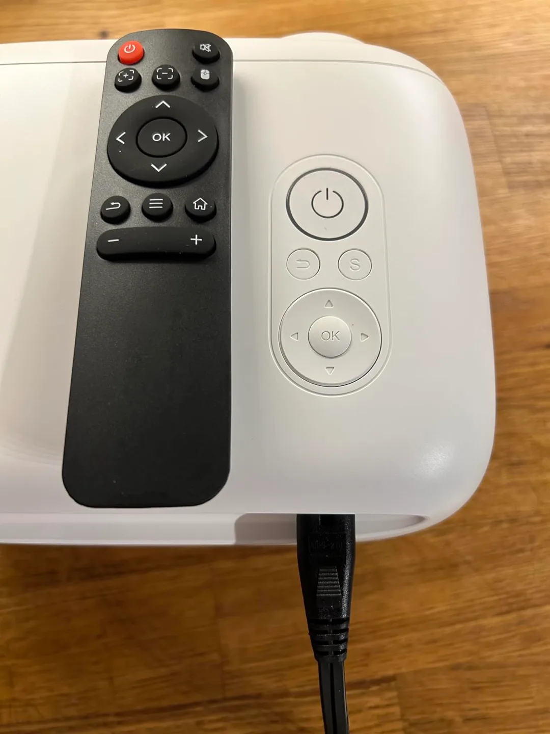 Smart Outdoor Projector with Built in Android TV image indicator(2)