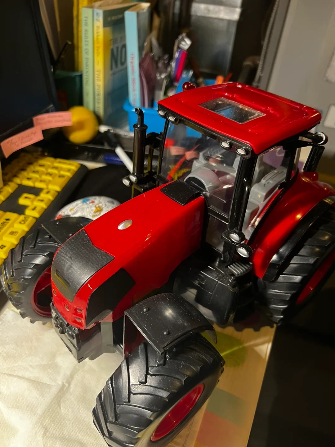 Red Toy Tractor image indicator(2)