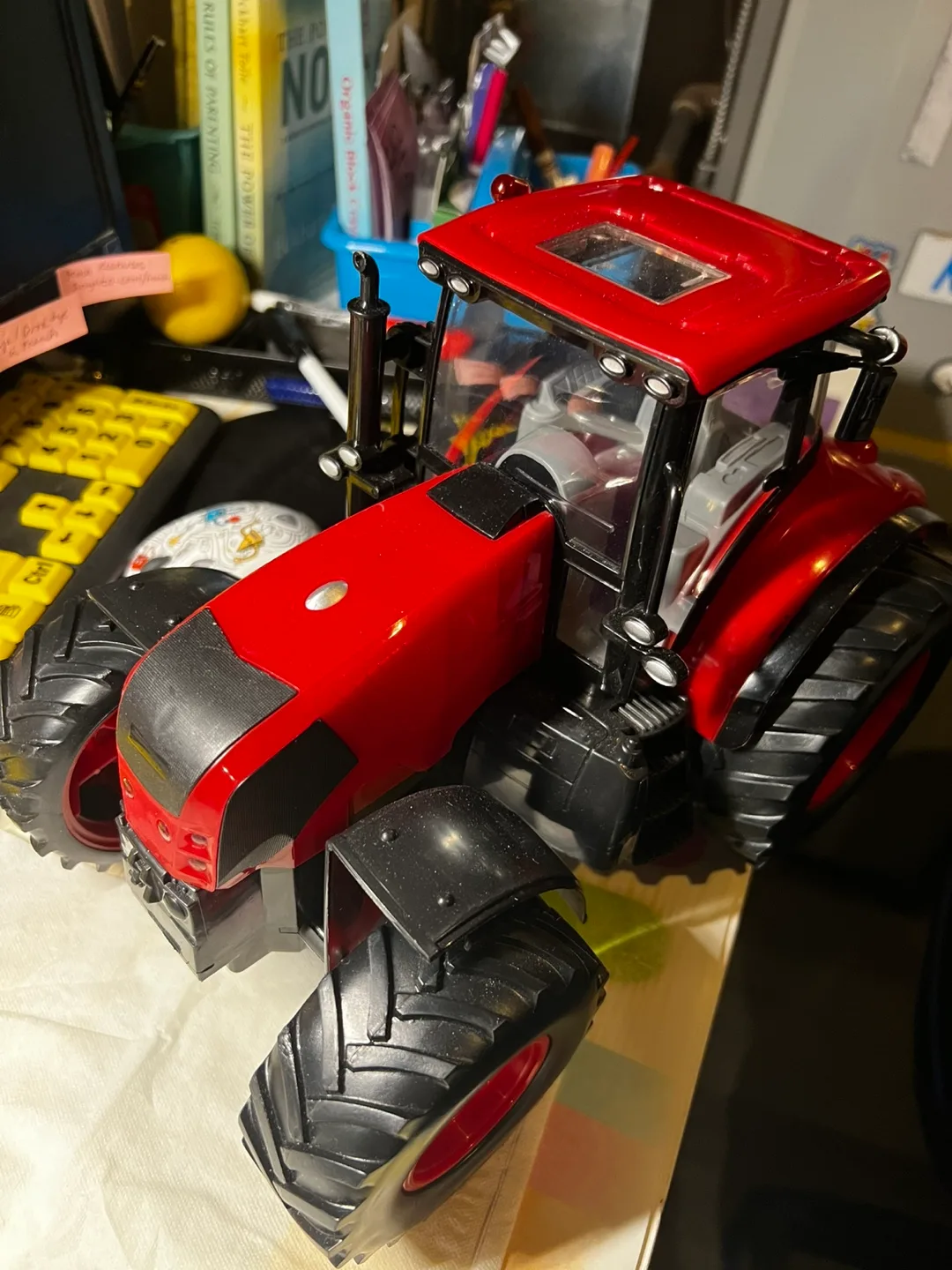 Red Toy Tractor image indicator(3)