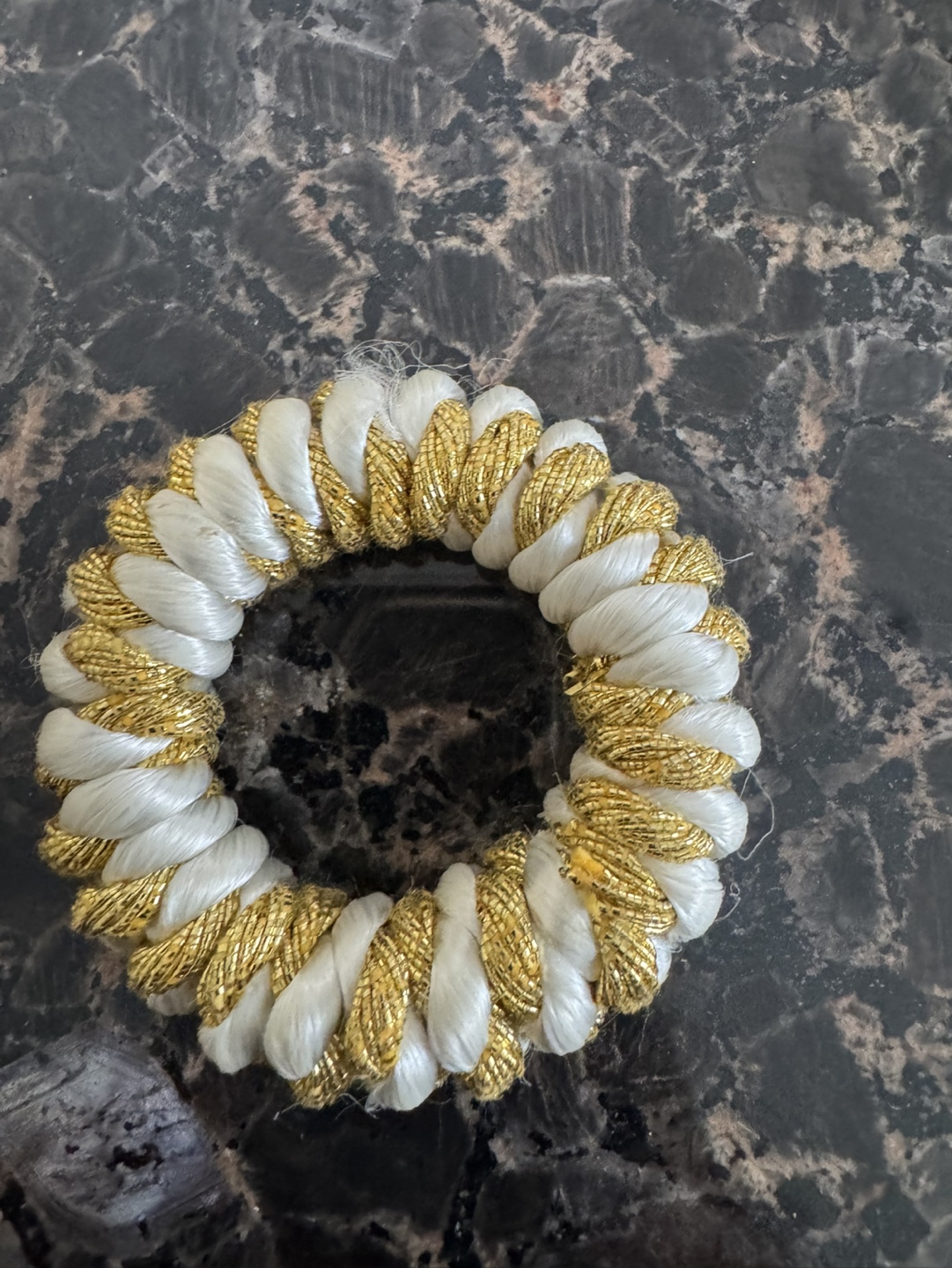 #freecycle Set of Gold and White Braided Napkin Rings - photo 2