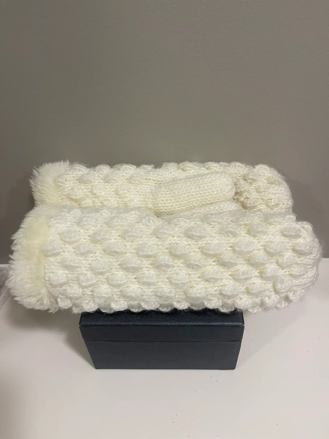 Ladies white very warm fuzzy mitts image indicator(2)